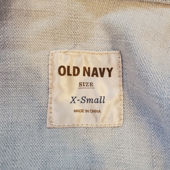 🍂🍁🍂Old Navy light wash jean jacket. X-small.Fall.POCKETS! 2 inside 2 outside. - Picture 3 of 14